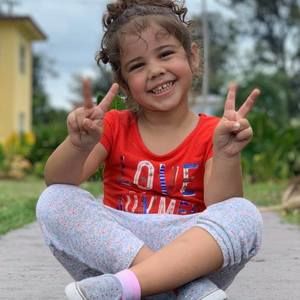 Meet your Posher, Lorie